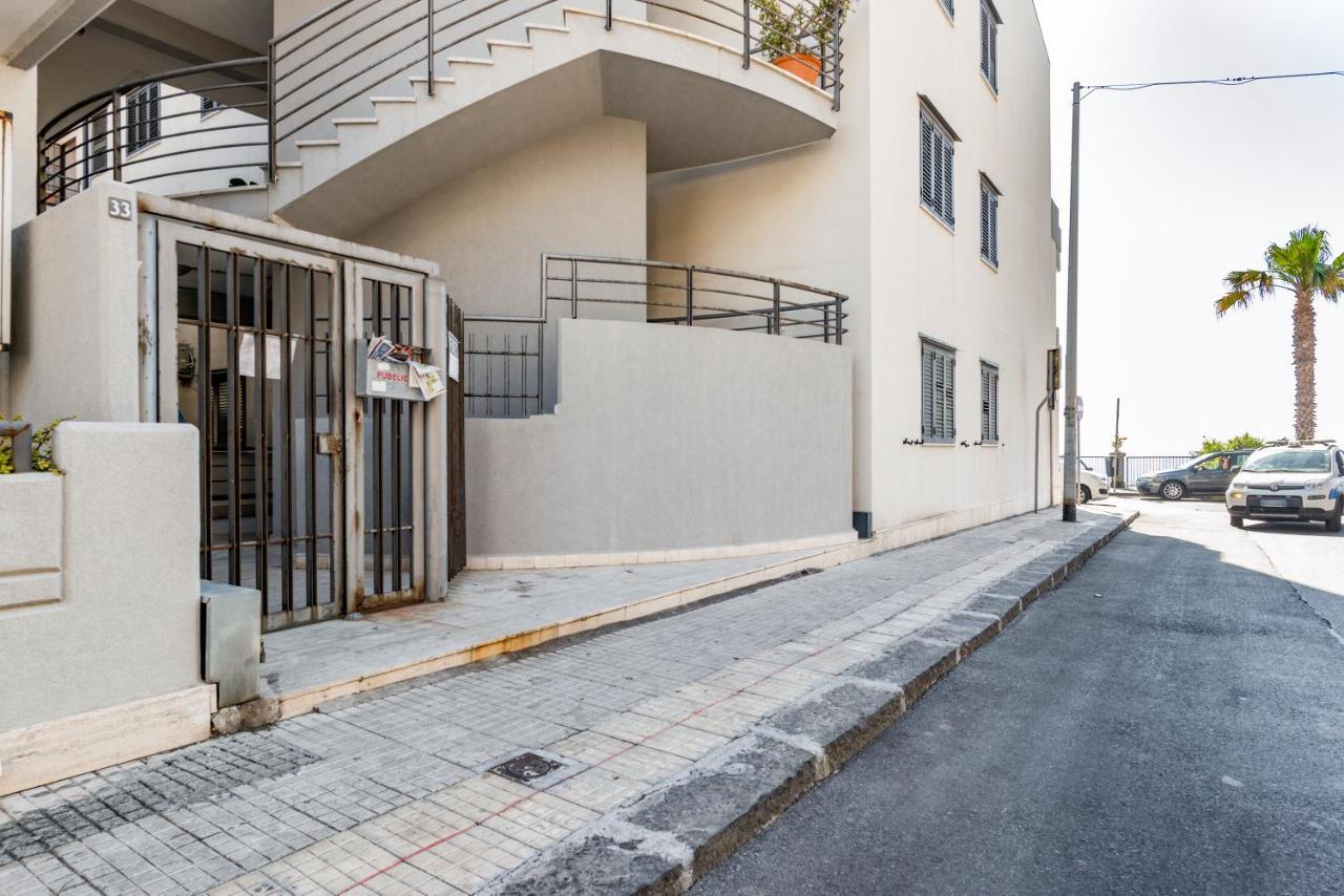 Castello Normanno Modern Sea View Apartment アーチ・カステッロ エクステリア 写真
